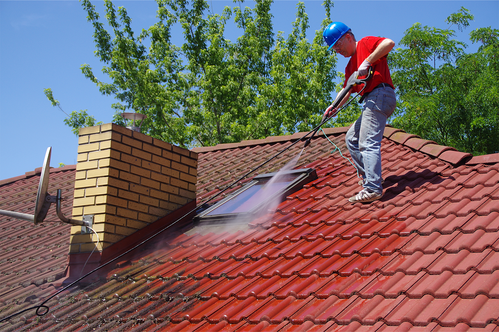 Essential Tools To Effectively Clean Your Roof